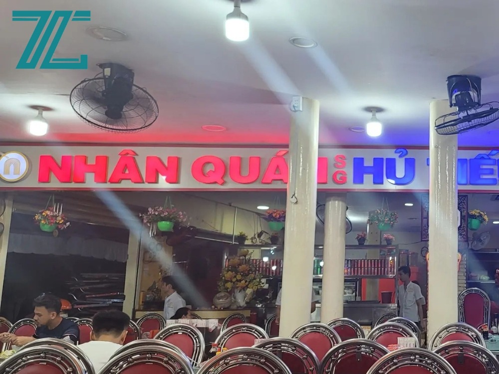 Không gian quán rất rộng rãi