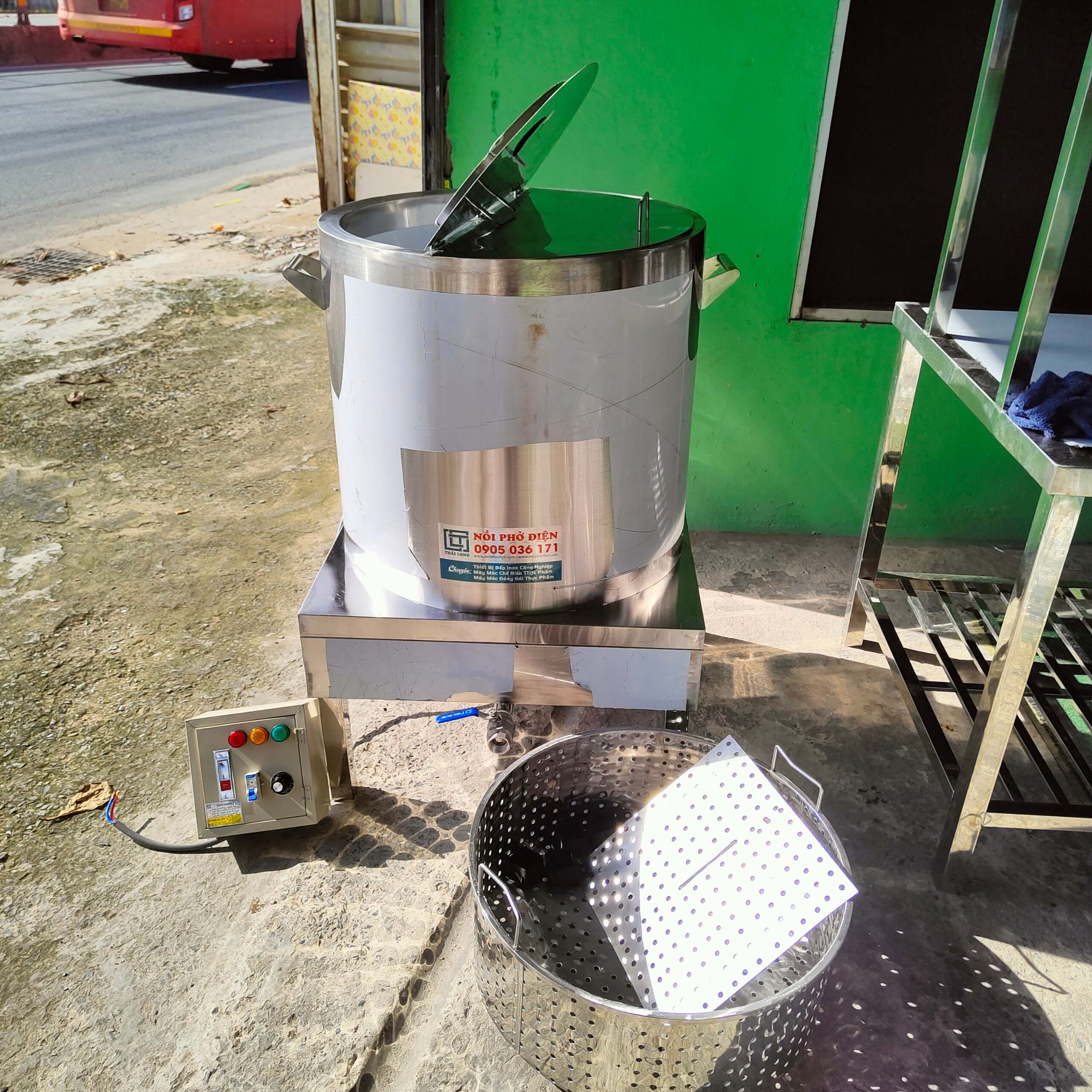 Nồi phở điện ở Đồng Tháp