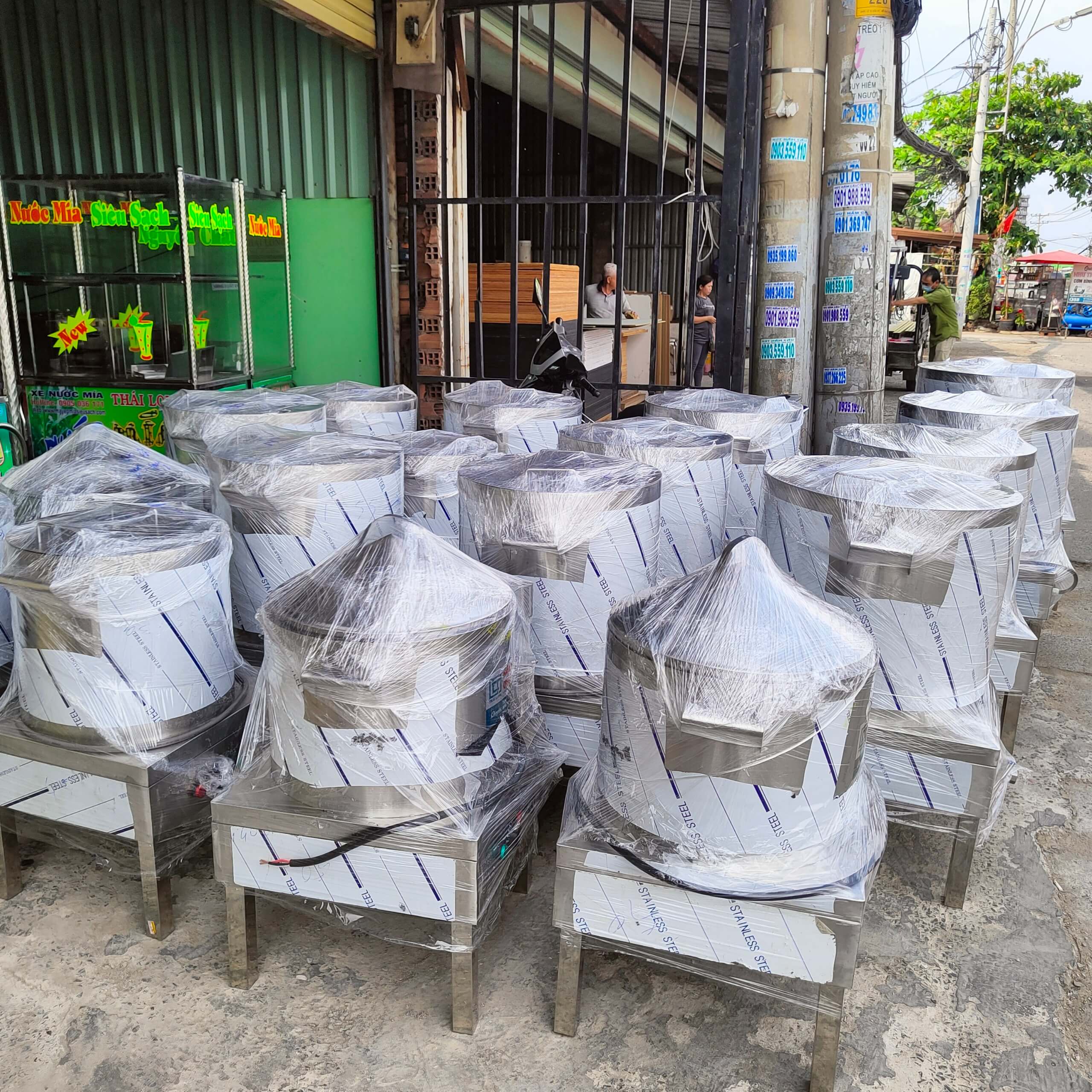 Nồi phở điện ở Vĩnh Long