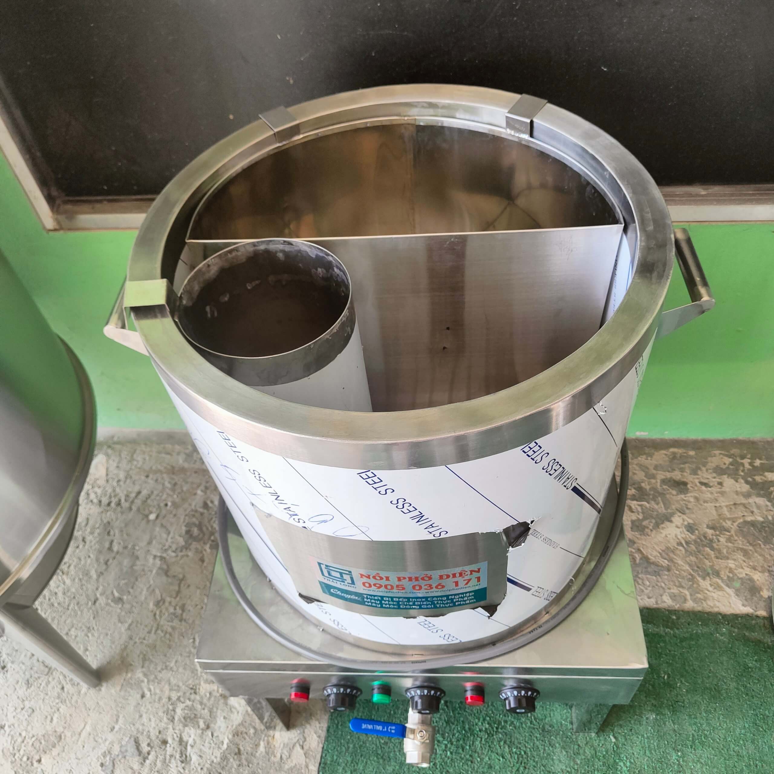 Nồi phở điện ở Vĩnh Long