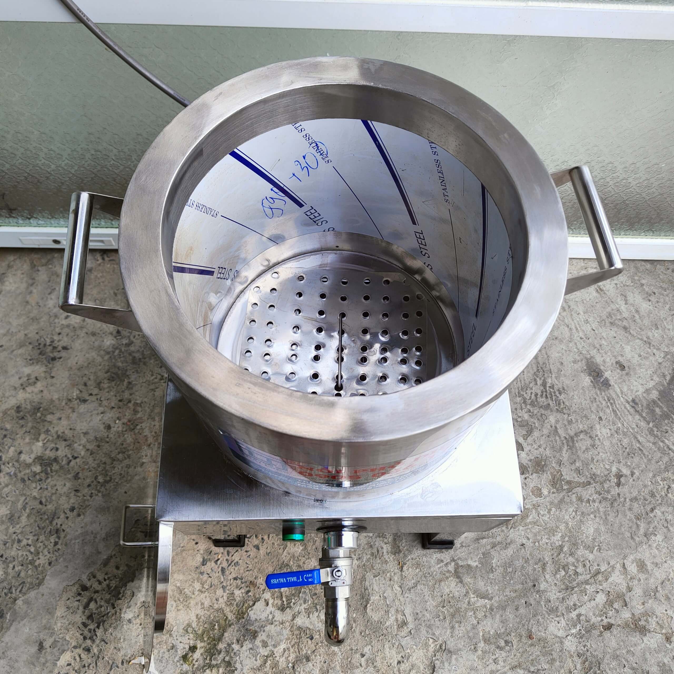 Nồi phở điện ở Vĩnh Long