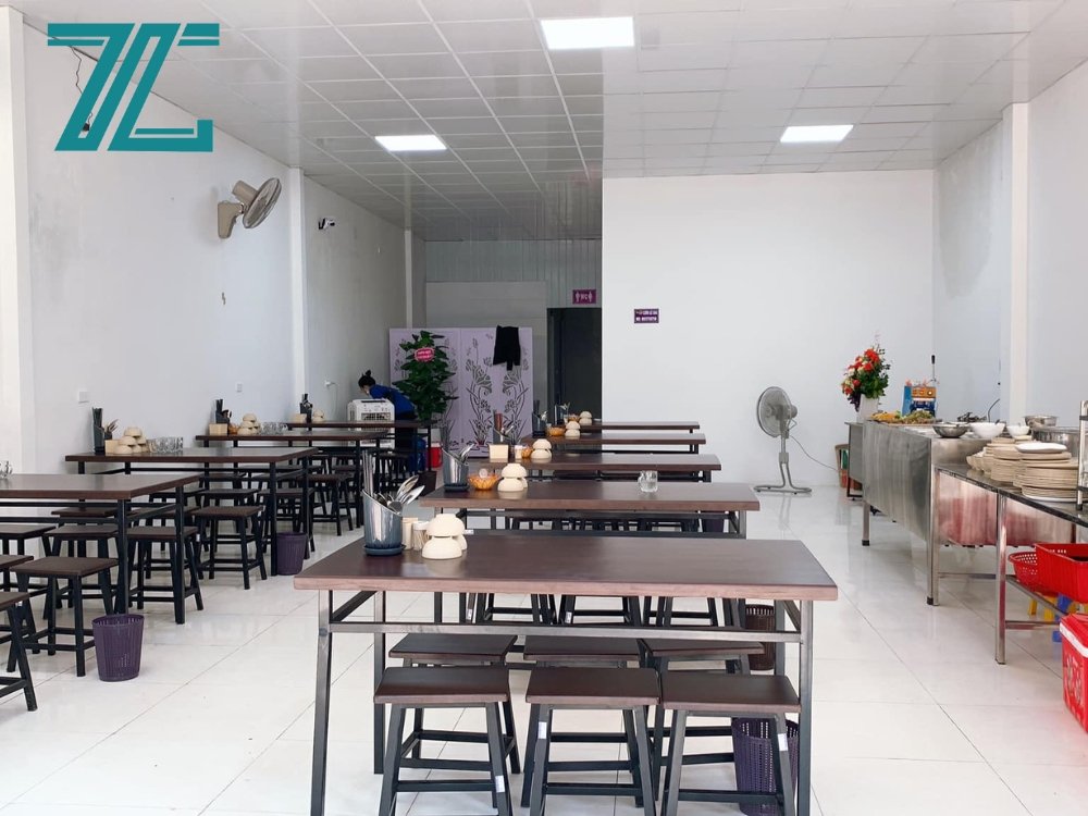 Không gian quán cơm Lê Gia